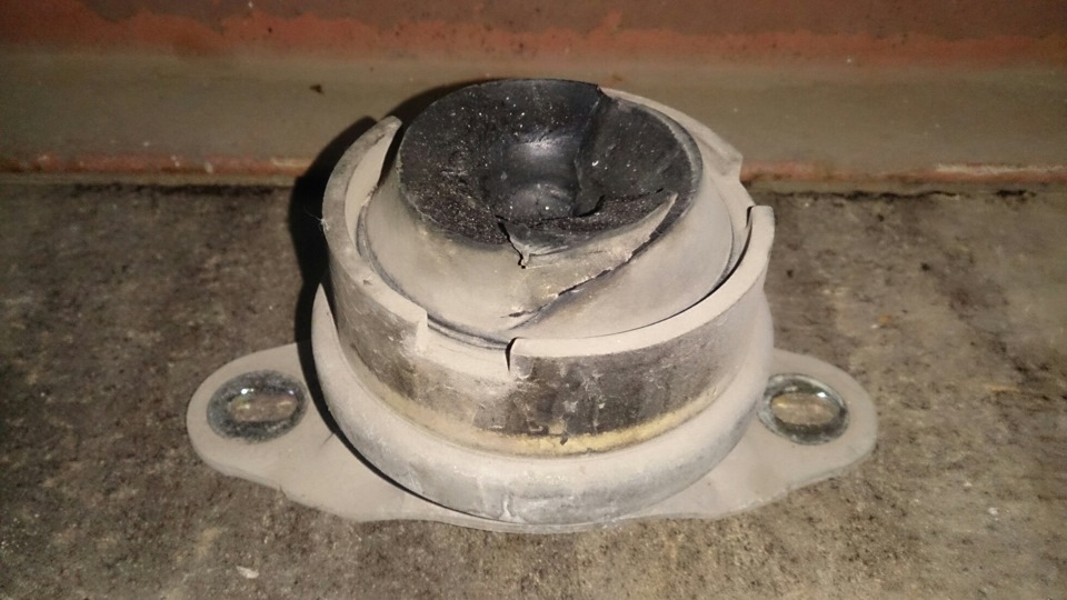 Замена нижней подушки двигателя — Peugeot 407, 2 л, 2006 года | своими ...