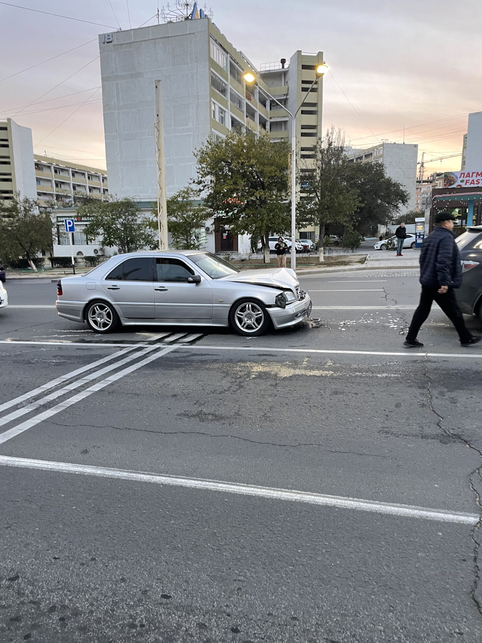 Черная полоса. — Mercedes-Benz C-class (W202), 3,2 л, 1993 года | ДТП |  DRIVE2