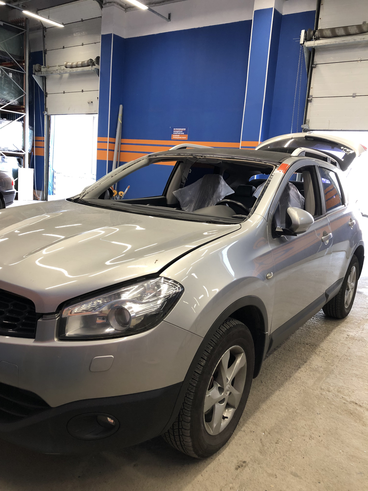 Замена лобового стекла — Nissan Qashqai (1G), 2 л., 2011 года | визит ...