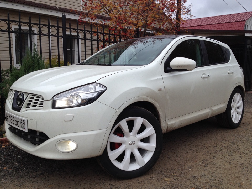 Nissan Qashqai j10 белый.