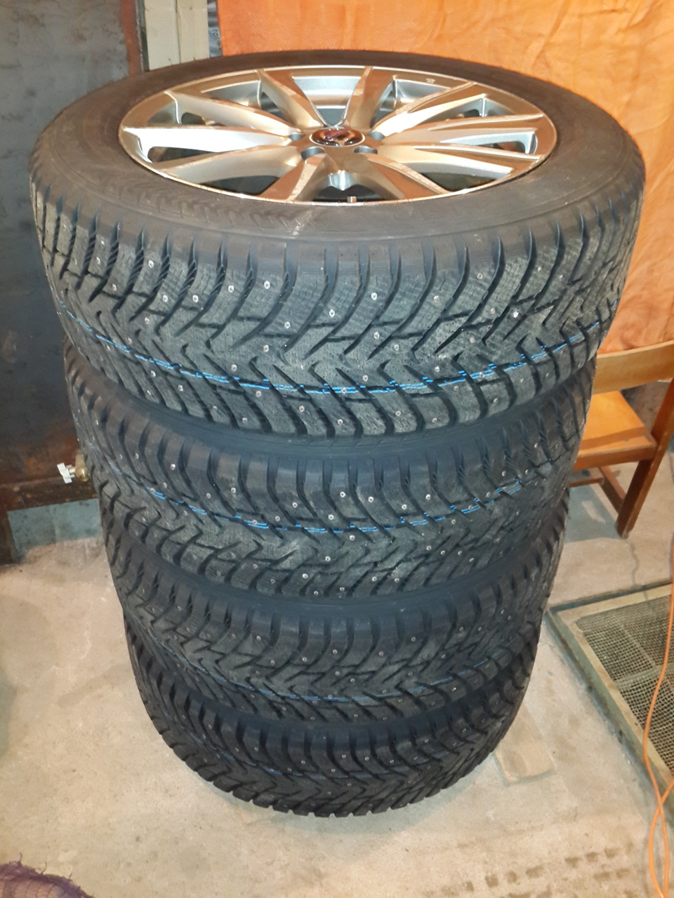 235 55 r19 зима. 235/55 R19. 235/55 R19 Hakkapeliitta 7 SUV. 235.55.R19 Viking.