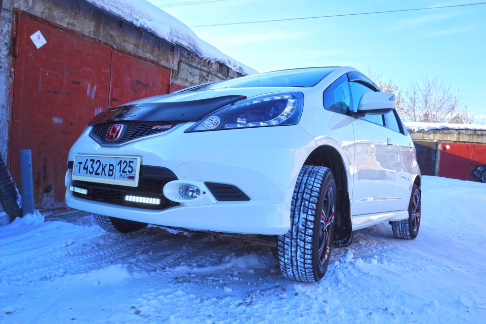 Фитяра доволен новой подвеской:) — Honda Fit (2G)