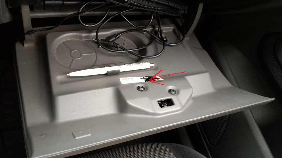 Снятие Штатной магнитолы (SONY) — Ford Focus II Sedan, 1,6 л, 2008 года ...