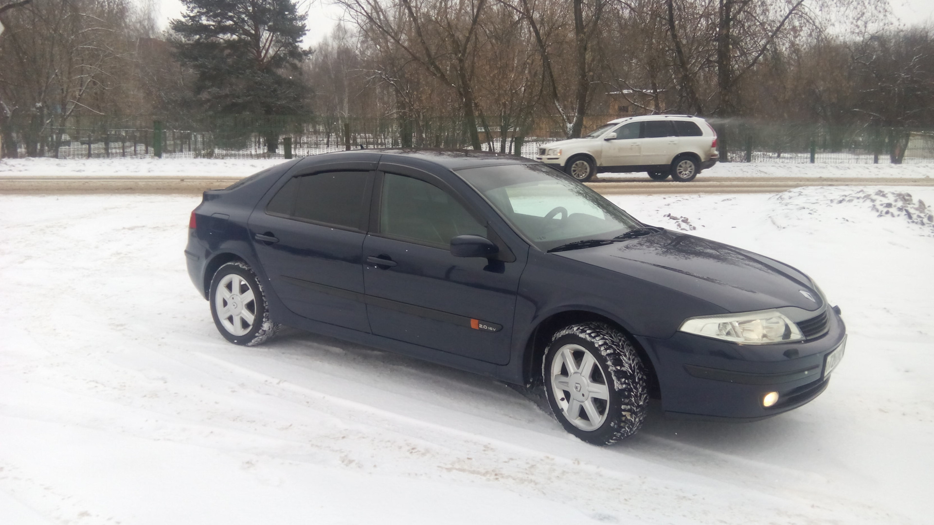 Темно синий 2. Рено Лагуна 2 синий. Рено Лагуна 2 литра. Renault Laguna 2 синяя. Темно-синяя Лагуна.