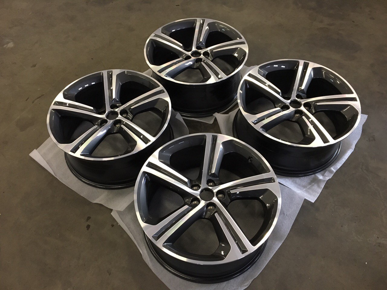 Диск колесный R20 5 спиц Blade, Grey Diamond Turned | Jaguar F-Pace ...