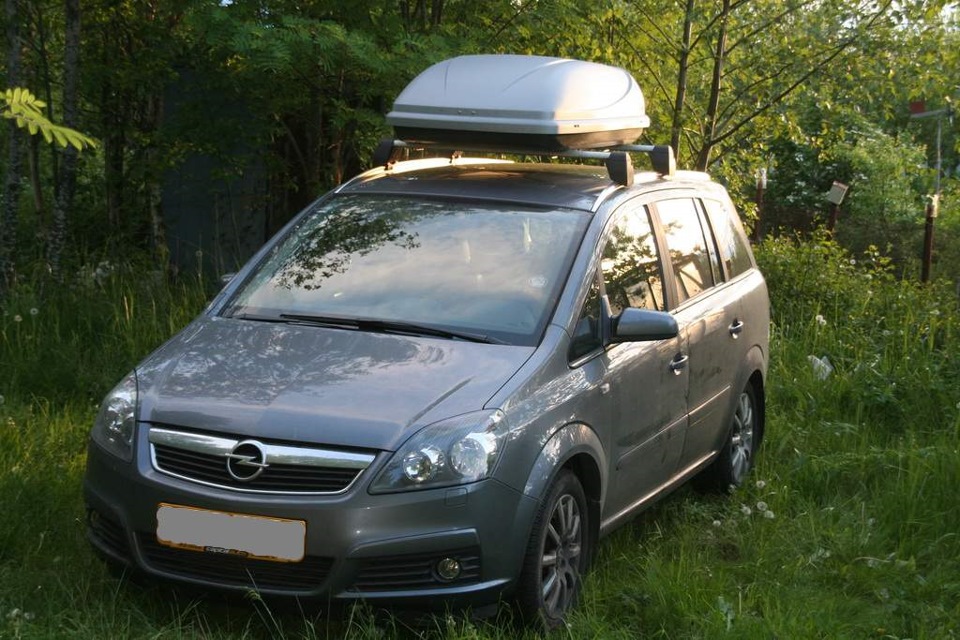 Крыша зафира б. Opel Zafira 2007 багажник на крышу. Багажник на крышу автомобиля Opel Zafira b. Рейлинги Опель Зафира. Багажник на Opel Zafira b 2015.