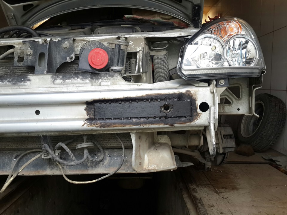 Ваз 2114 без бампера. Solaris 2011 без бампера. Установить бампер. Крюк на приору под бампер приора 2. Крепление усилителя бампера ваз 2114.