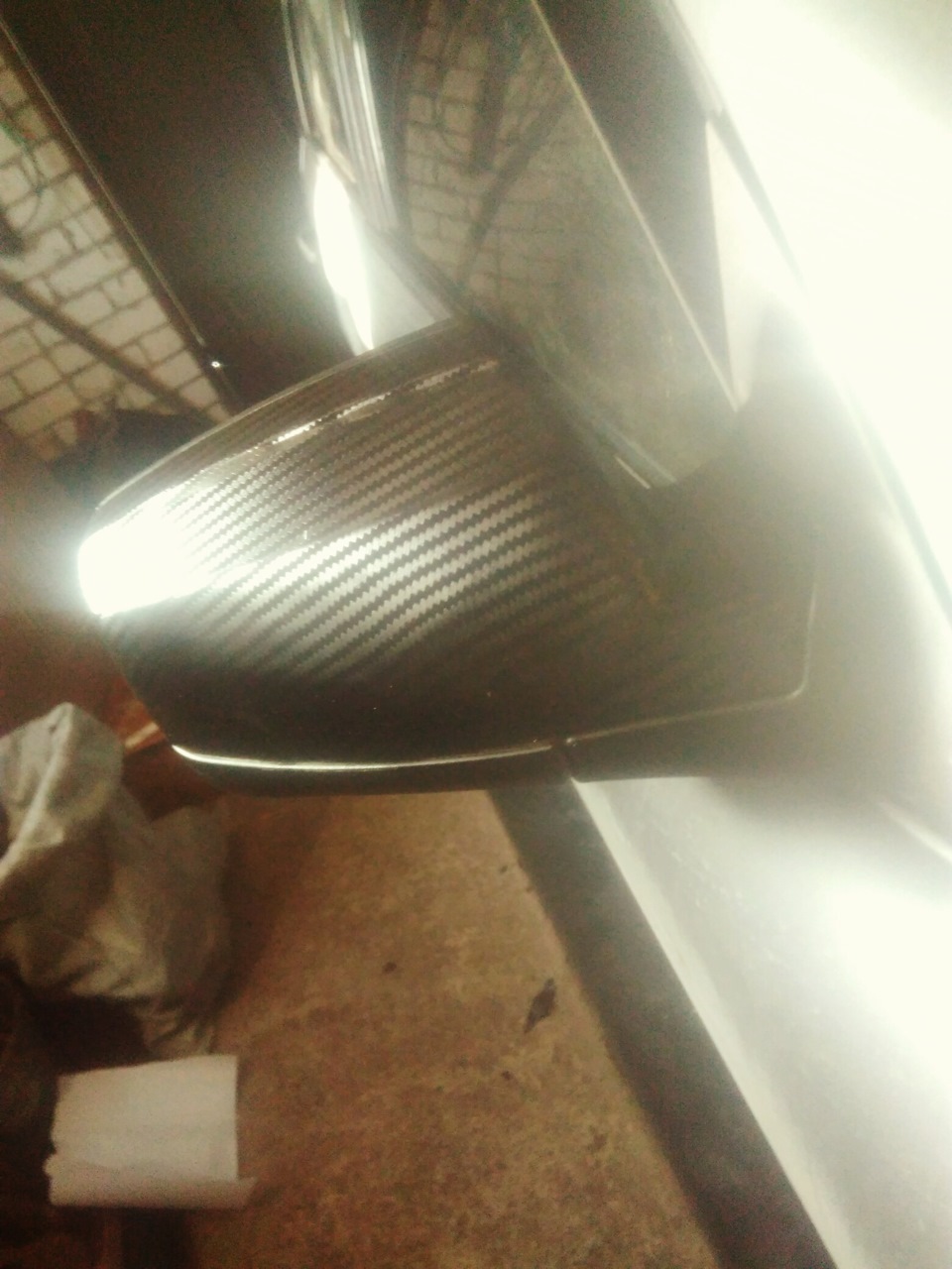 Обтяжка зеркал карбоновой пленкой — Lada Калина хэтчбек, 1,6 л, 2011 ...