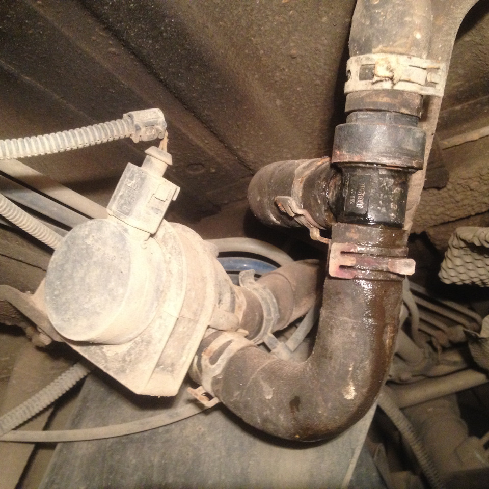 Замена термостата на заднюю печку. Течет антифриз. — Volkswagen ...