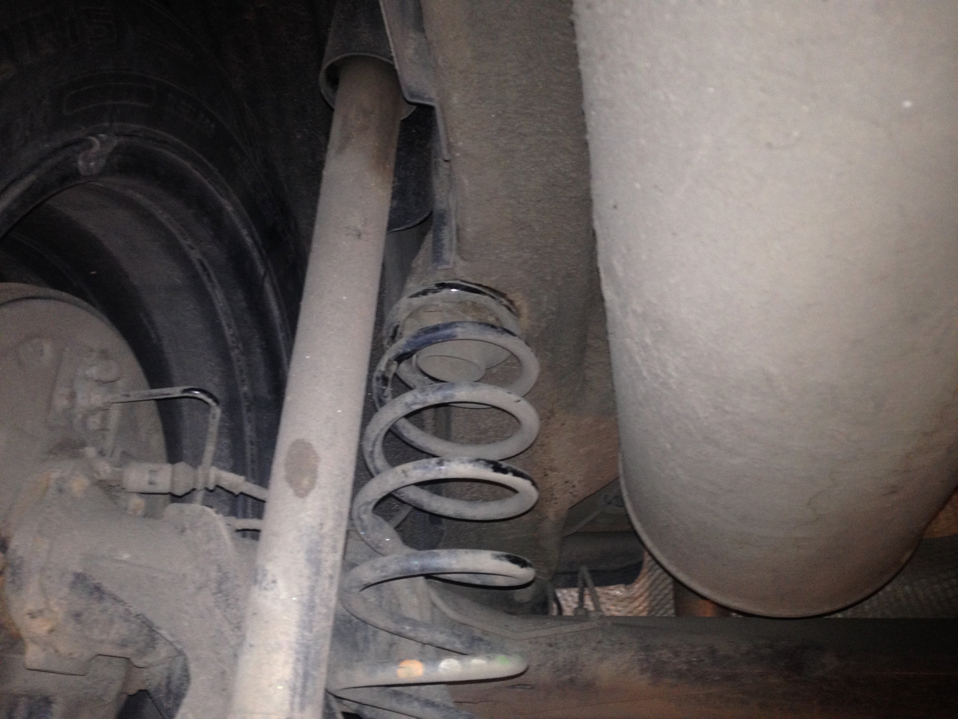 Замена резиновой прокладки — тарелки — Volkswagen Polo Sedan, 1,6 л ...