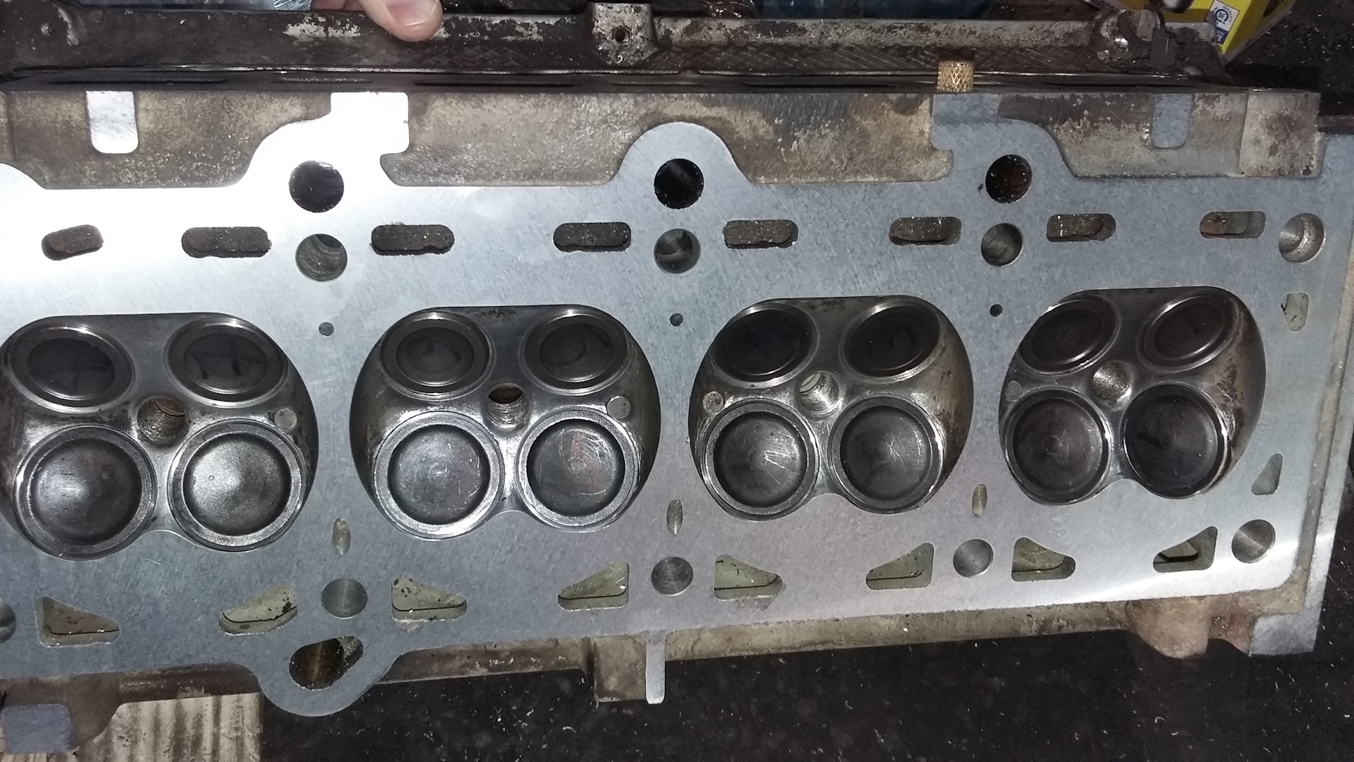 Гбц 24д. Головка змз 402. Гбц змз 405 евро 2. Головка блока цилиндров крайслер 2. Седло клапана газель 406.