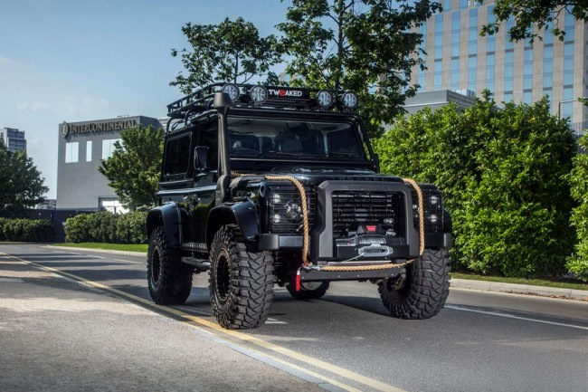 Фото тюнинг ленд ровер дефендер Land Rover Defender превратили в машину Джеймса Бонда - DRIVE2
