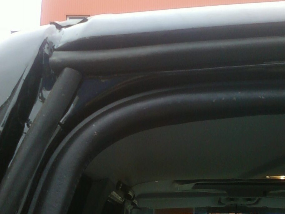 Доп уплотнитель дверей. Дополнительные уплотнители дверей ваз 2115. Доп уплотнитель для авто дверей. Уплотнитель заднего проема рио 4. Фото уплотнителей в руке.