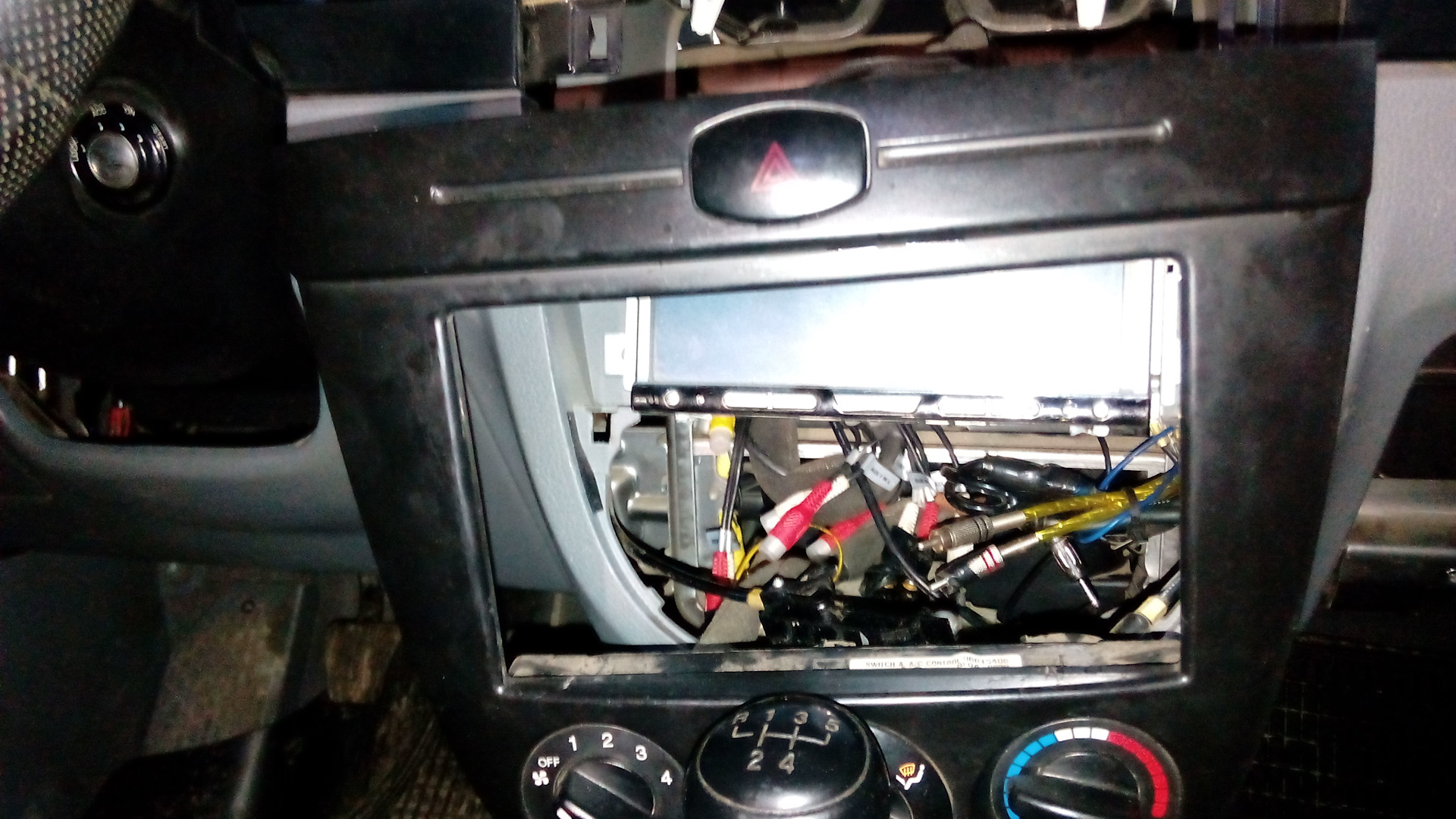 Как снять пред. Крепление переднего бампера нива шевроле. Блок реле 2107. Ирис бот команды. Как снять пред.