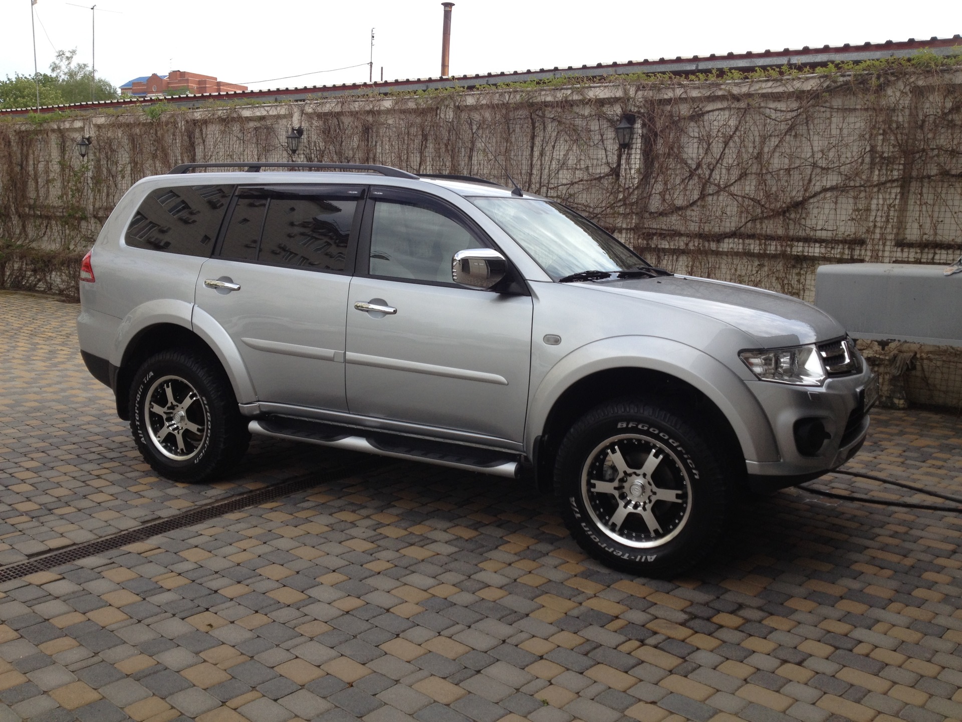 Диски паджеро спорт. Mitsubishi Pajero Sport 2 диски.