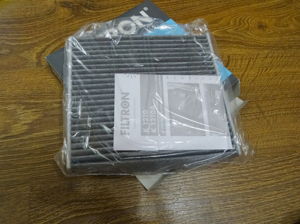 внутри упакован в отдельную пленку, даже инструкция есть какая то примитивная — Toyota Corolla (140/150)