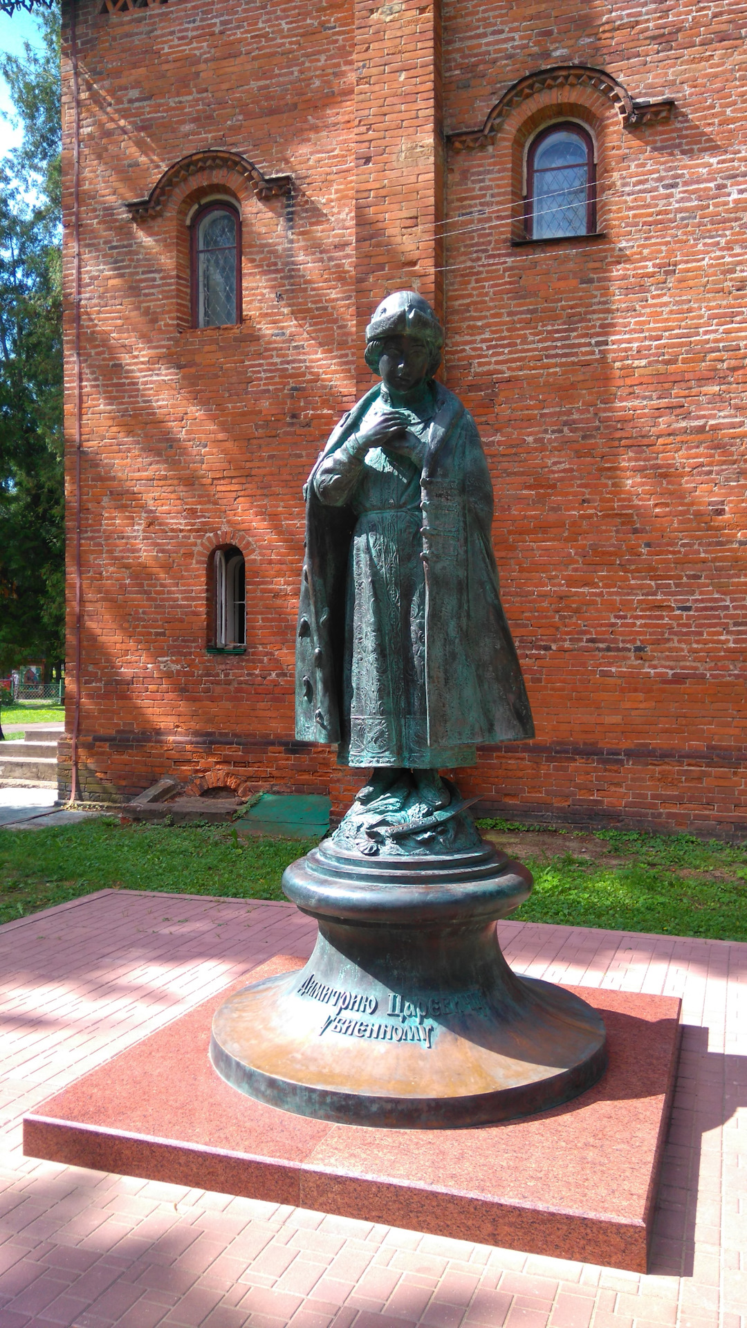 углич памятник царевичу дмитрию убиенному. углич памятник царевич дмитрию углич. город царевича дмитрия. памятник царевичу дмитрию. город царевича дмитрия.