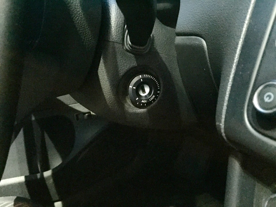 Декоративное кольцо на замок зажигания — Volkswagen Polo Sedan, 1,6 л ...