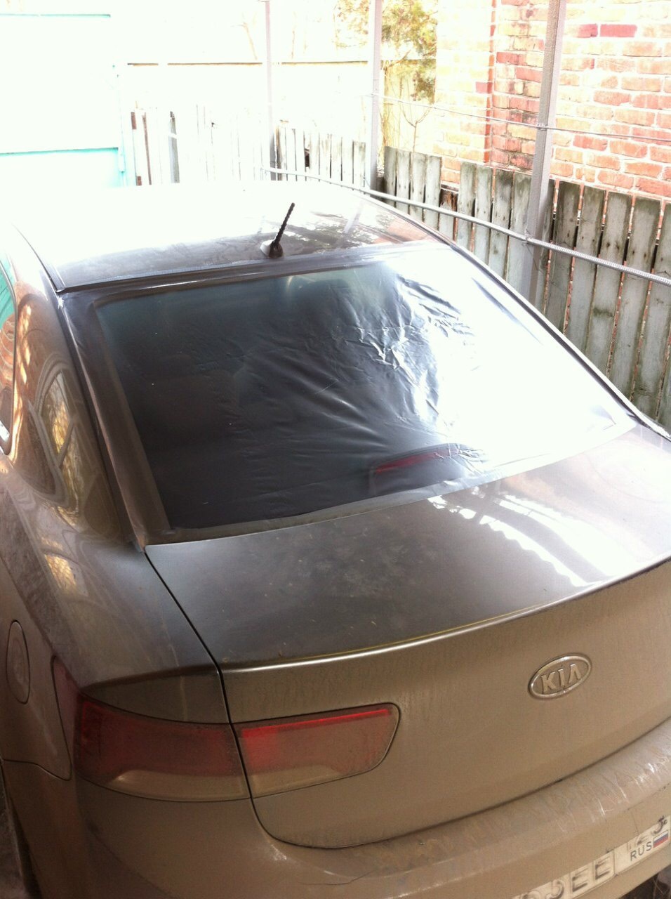 разбилось заднее стекло ))) — KIA Cerato Koup (1G), 2 л, 2011 года ...