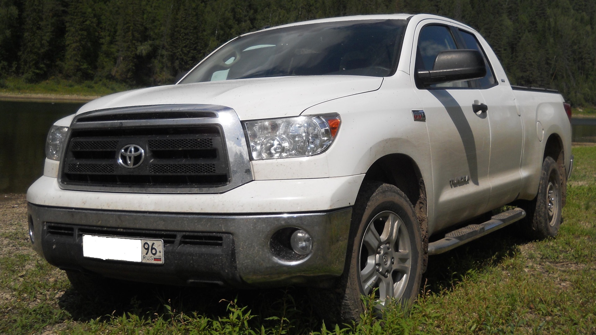 Toyota Tundra i range Rover