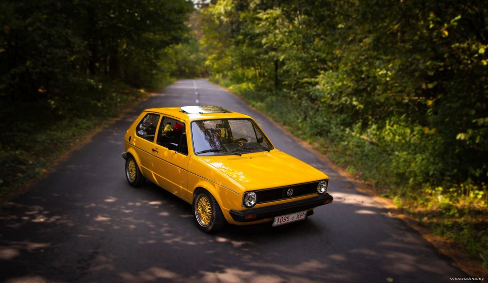 Вторая желтая. Желтый гольф 2. Volkswagen Golf 2 Yellow. Желтый Golf 1. VW Golf mk1 Yellow.