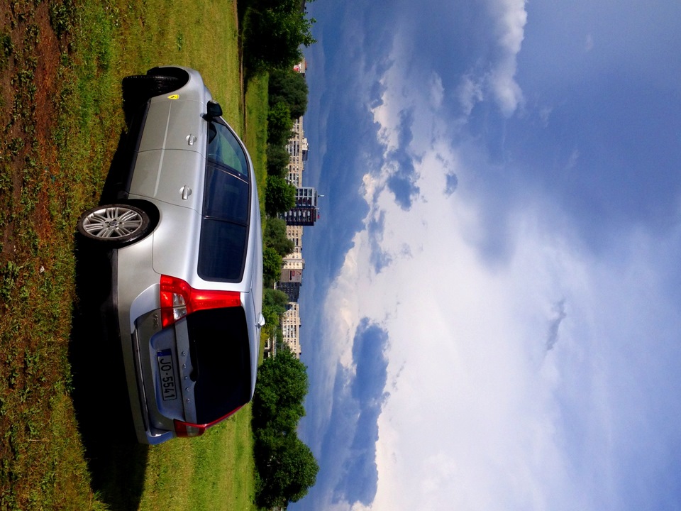 Шильдик "volvo" как подарок — Volvo V70 III, 2,4 л, 2009 года ...