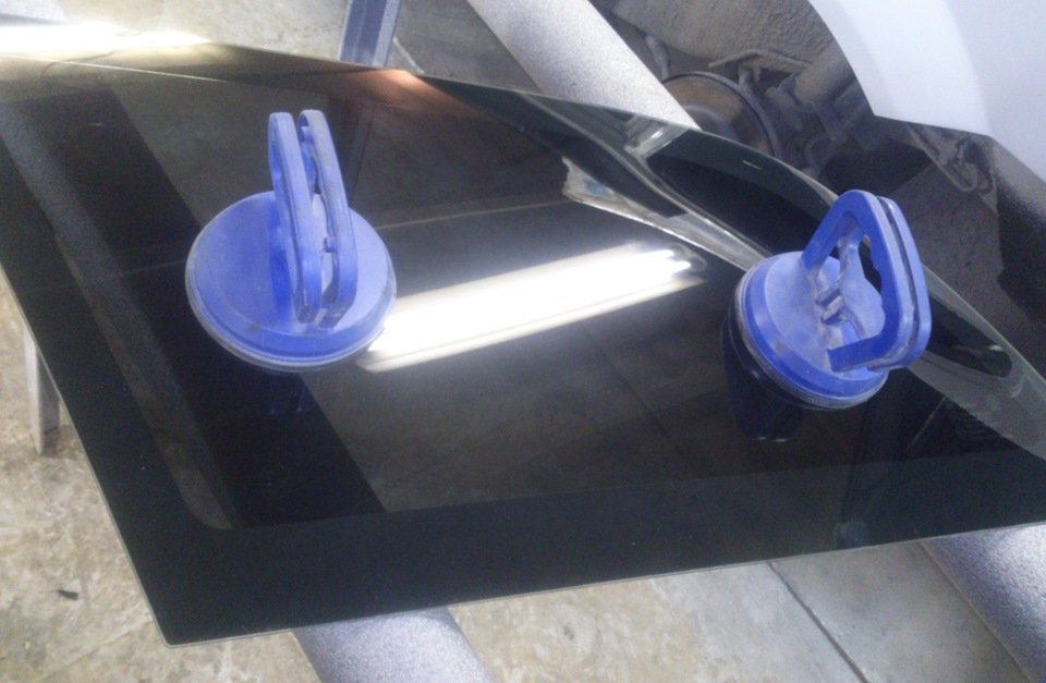 b69eb02s 960 Как наносить клей на стекло на авто