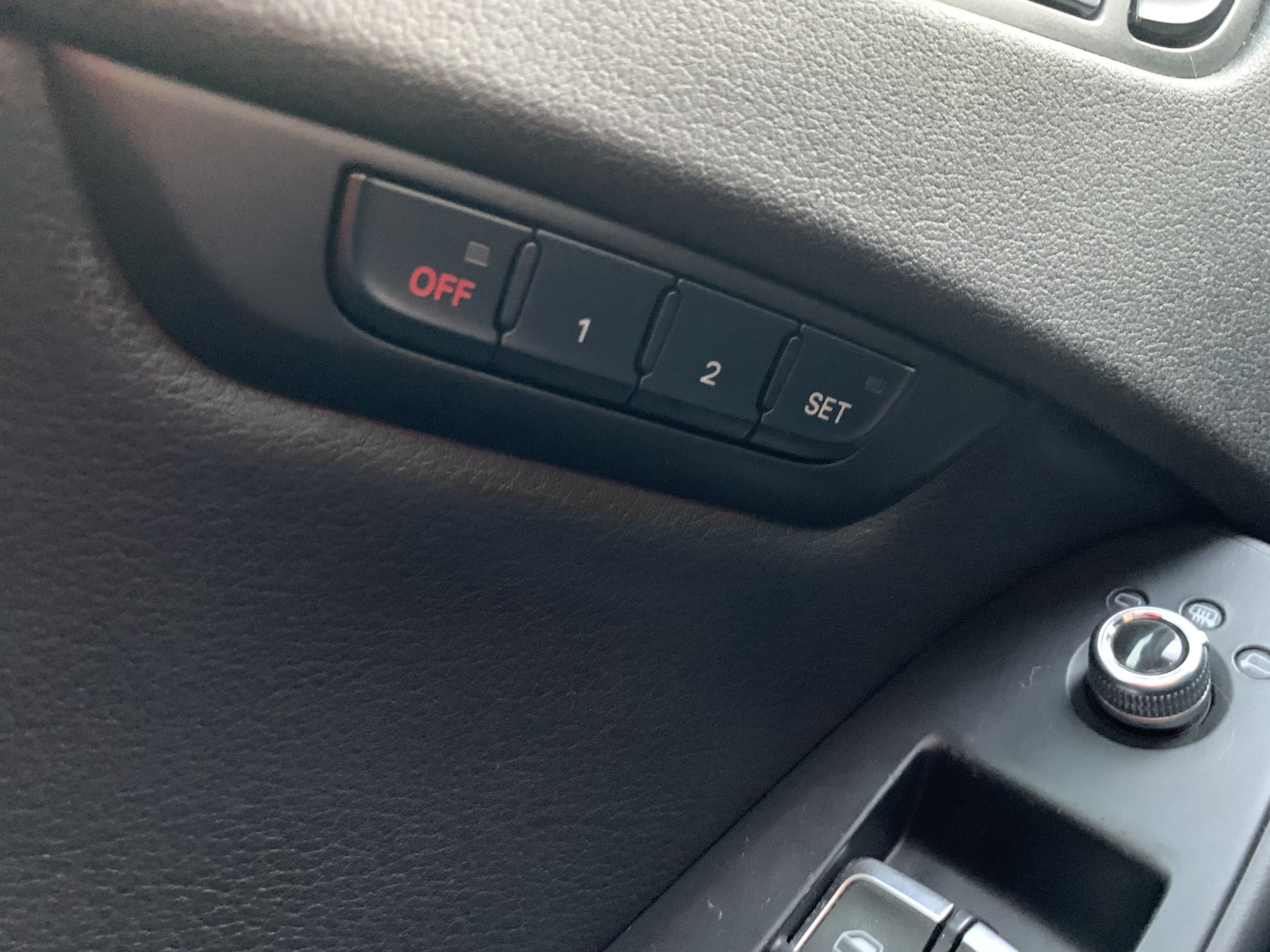 Кнопки памяти сидений. Кнопка Drive select для Audi a4 b8. Память сидений Audi a5. Audi a4 b8 память сидений. Память сидений Ауди а5.