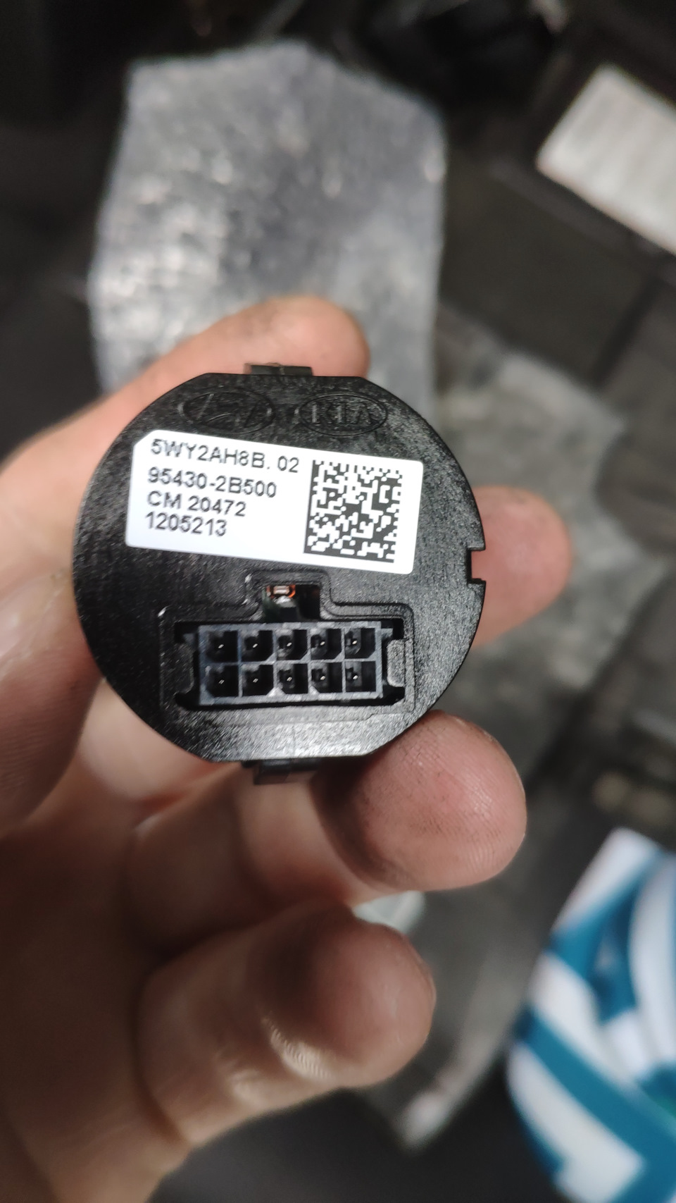 А вот кнопка с aliexpress — Hyundai Santa Fe (2G). Found on photo: 954302B500
