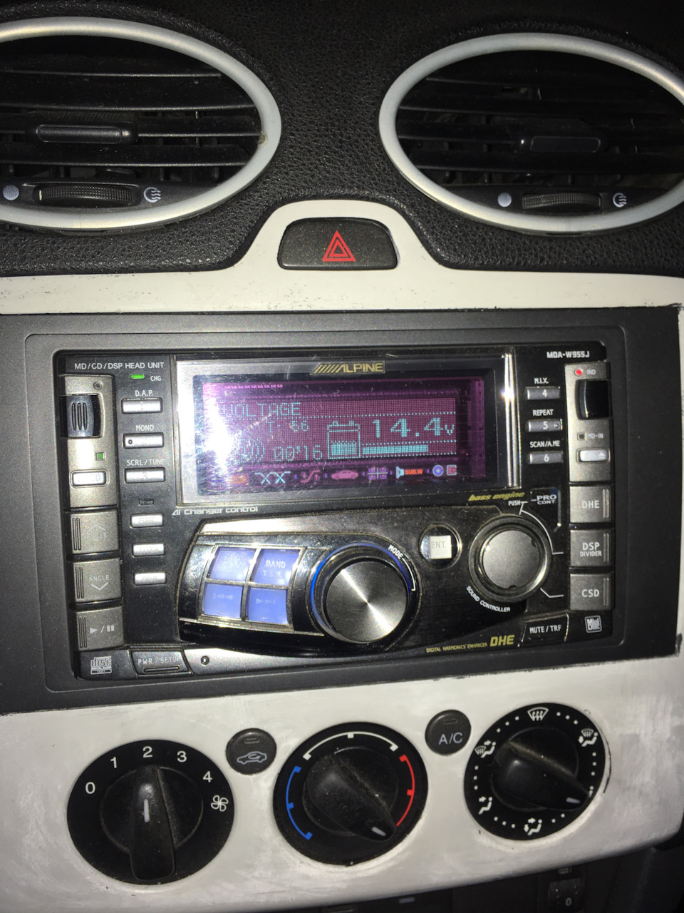 ГУ, cd-чейнджер, дистрибьютор — Ford Focus II Hatchback, 1,4 л, 2006 ...