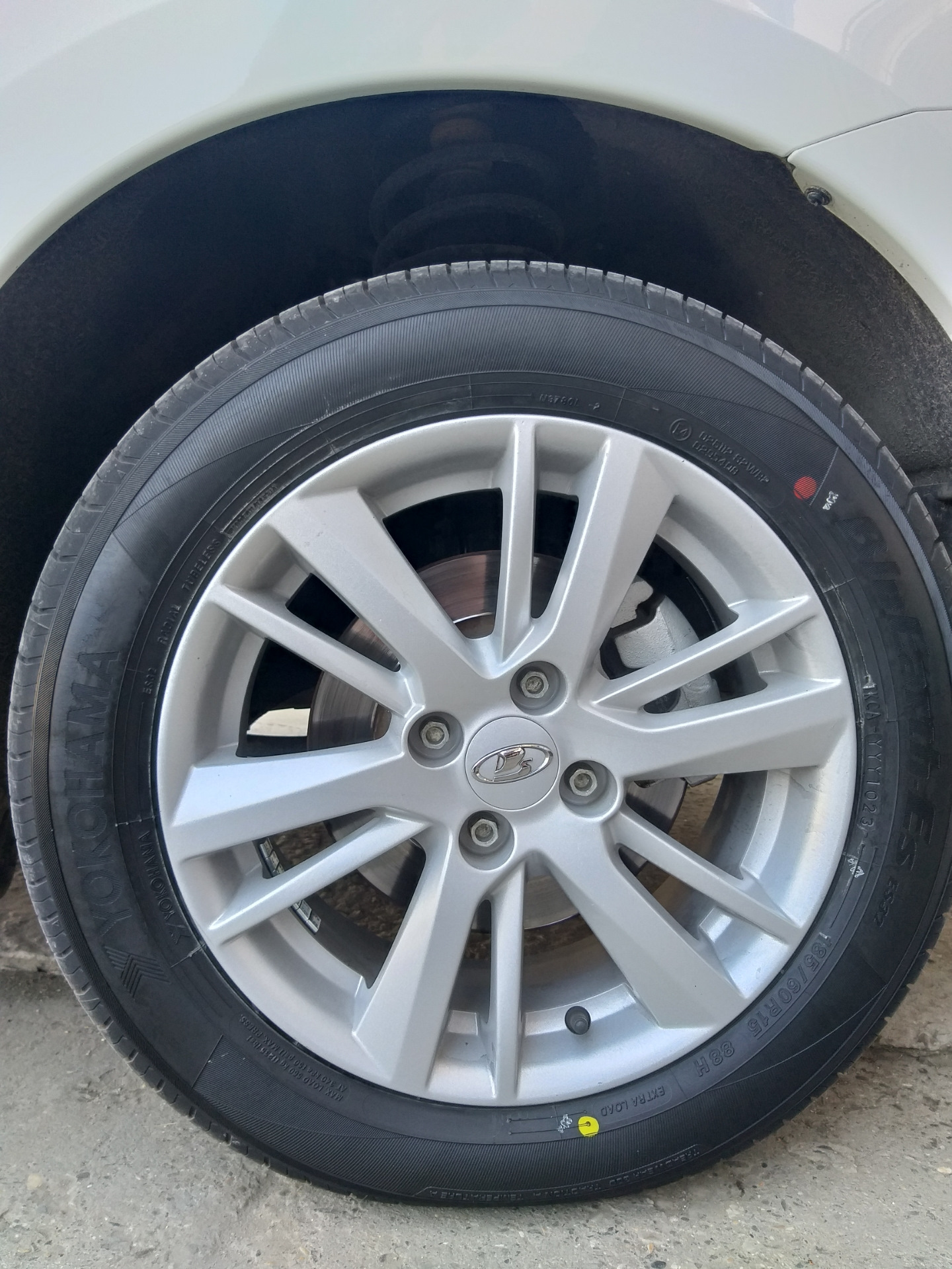 Ykohama вместо Pirelli — LADA Гранта (2-е поколение), 1,6 л., 2019 года ...