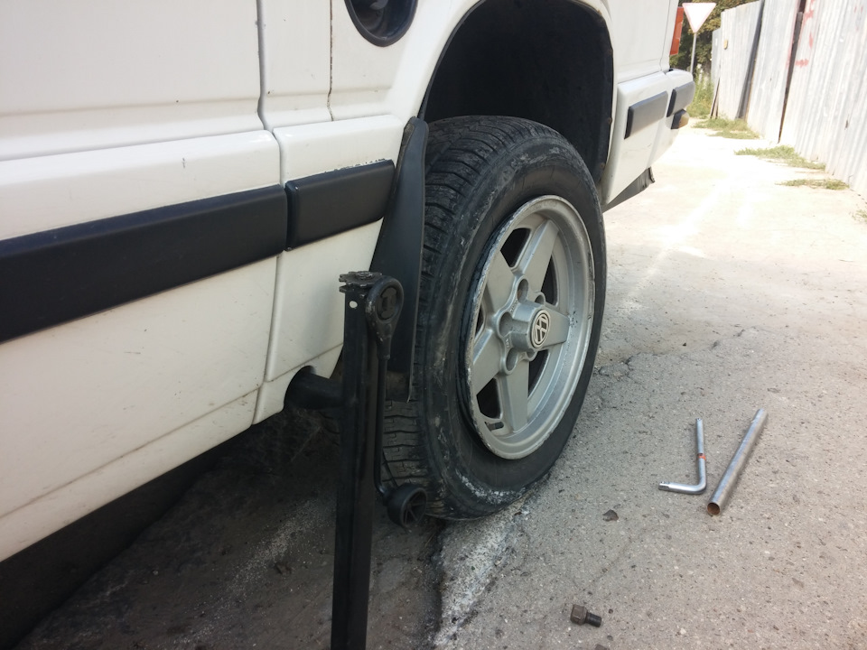 Диск покоцал… жа-а-алко 😒 — Volkswagen Caravelle (T3)