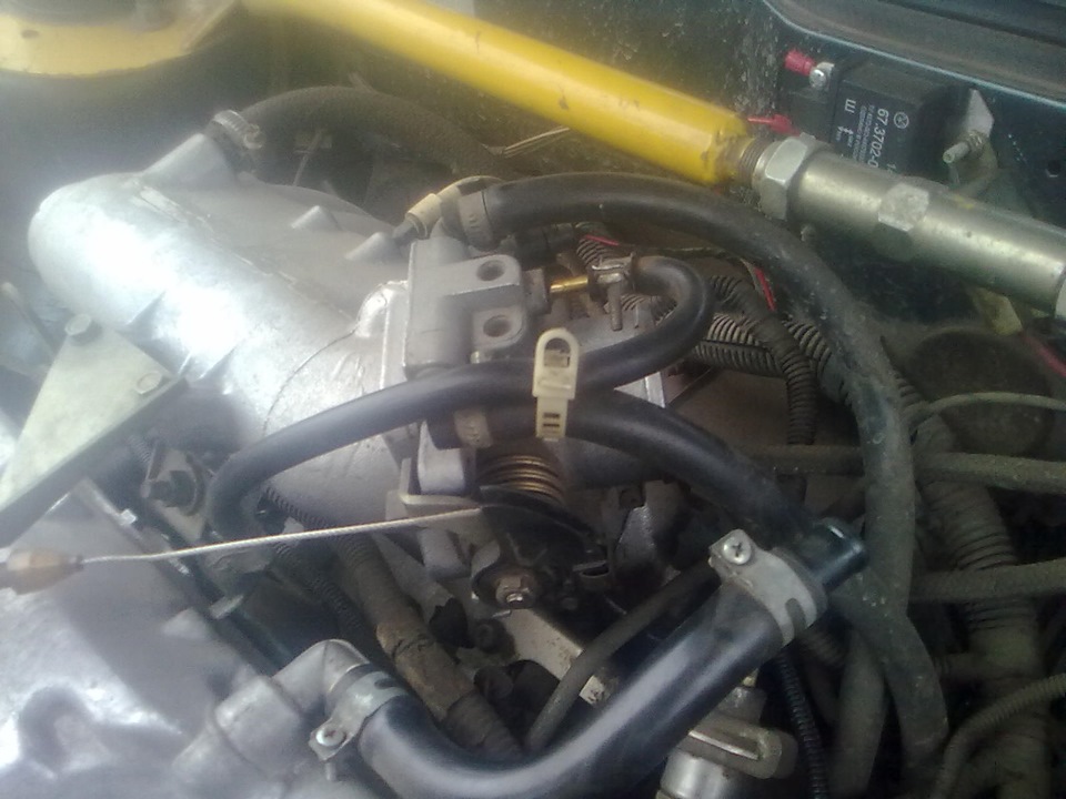 Промывка дроссельного узла — Lada 21093i, 1,5 л, 2004 года | своими ...