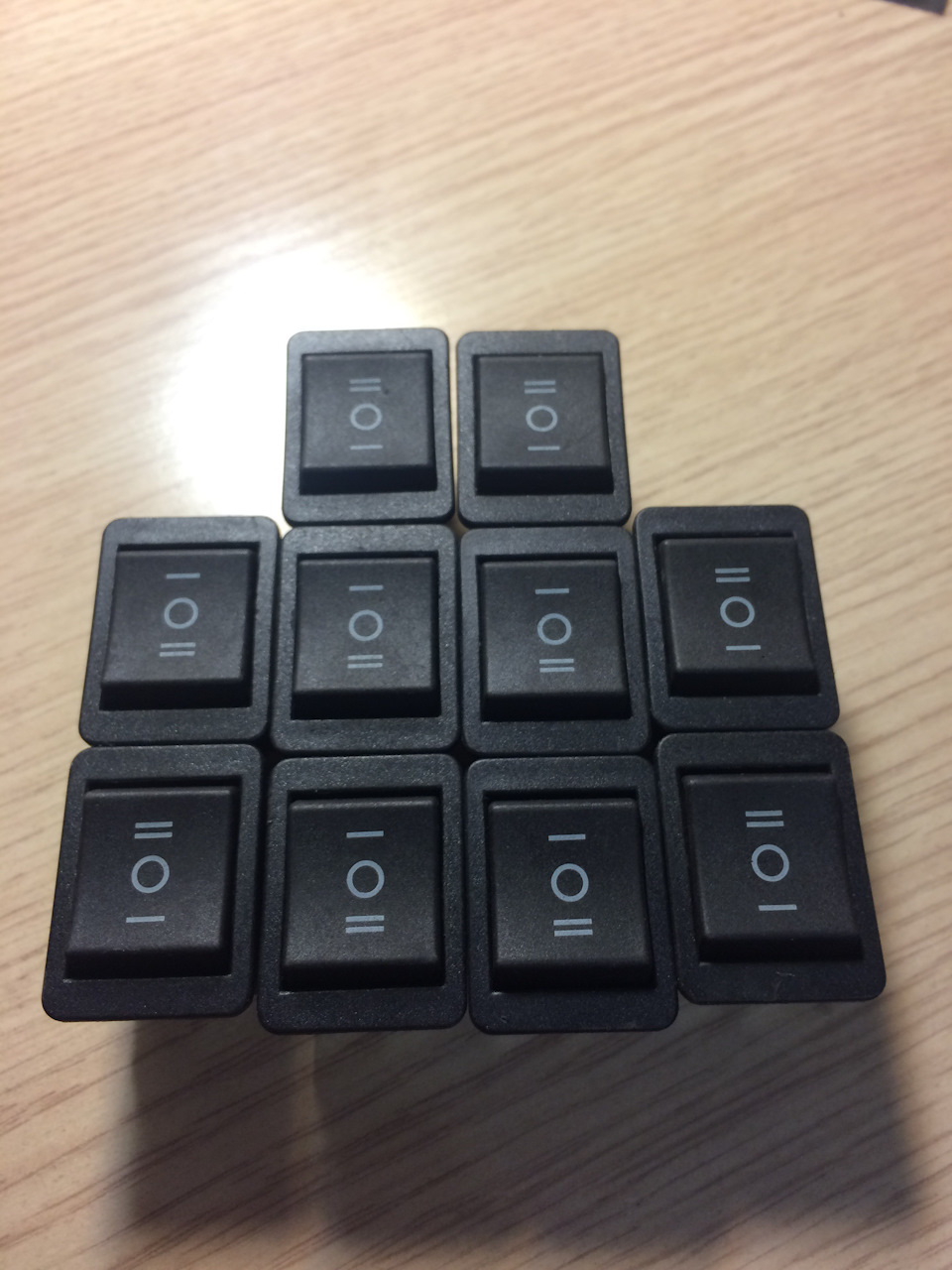 кнопка управления пневмоподвеской. кнопка опускания пневмы вито 638. кнопка управления пневмоподвеской. пульт для пневмоподвески ваз 2113. панель управления пневмоподвески.