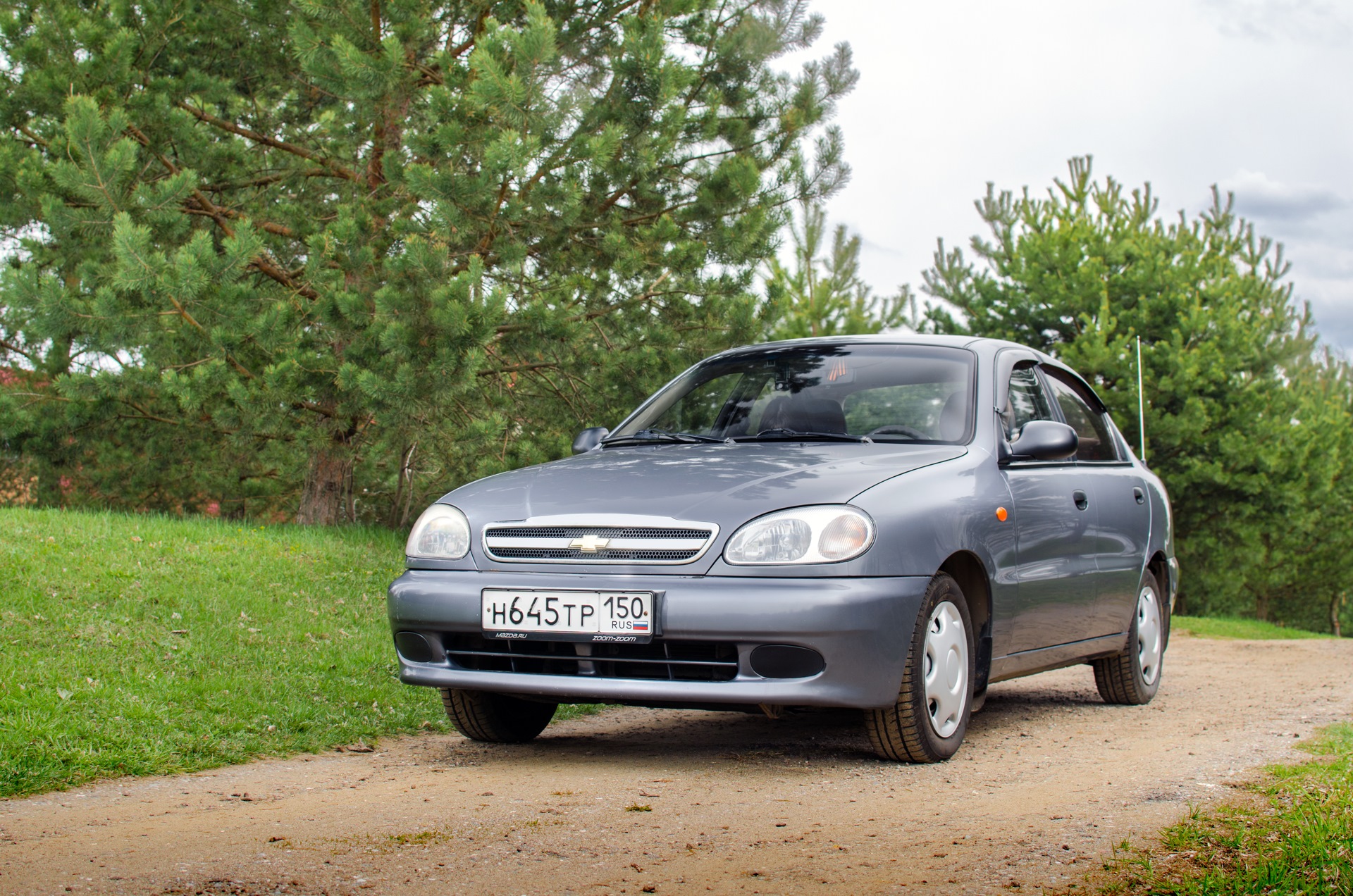 Шевроле ланос технические характеристики. Chevrolet lanos KLAT. Шевроле Ланос с хозяином. Шевроле Ланос его двойник. Шевроле Ланос и его клоны.