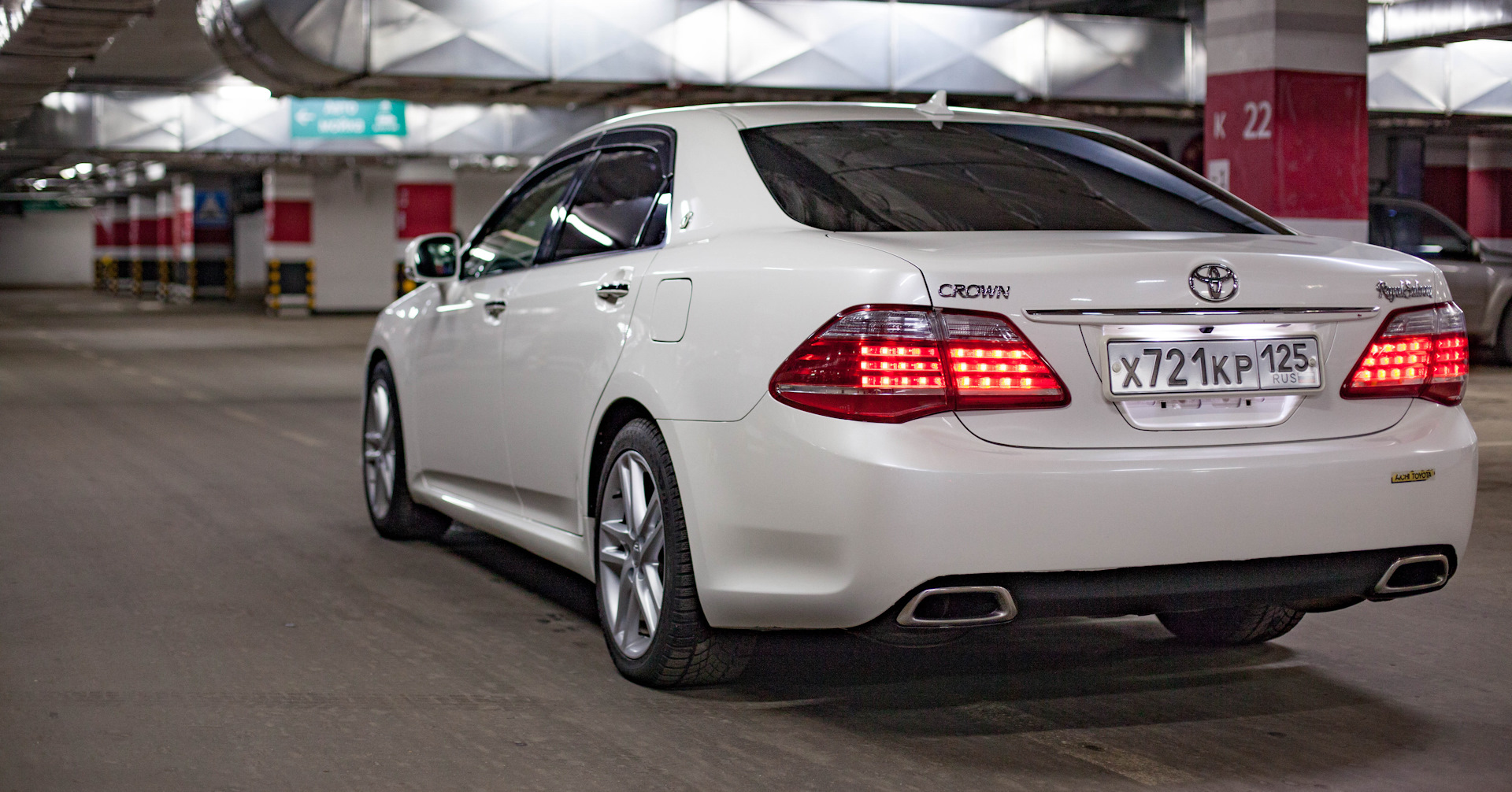 Toyota Crown Hybrid 2010