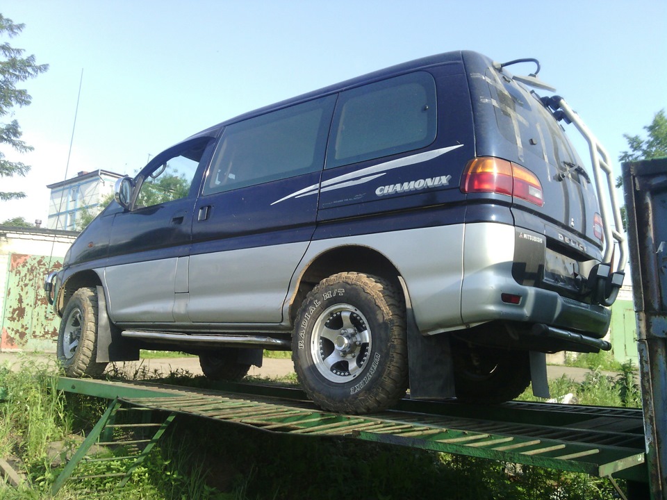 Отзыв митсубиси делика. Мицубиси Делика 1995. Mitsubishi Delica литье 16. Mitsubishi Delica 2007 год Сахалин. Mitsubishi Delica l400 off Road.