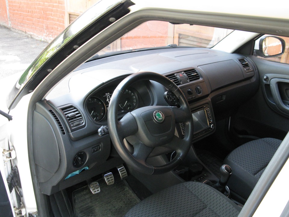Хотелось мультируль — Skoda Fabia Combi Mk2, 1,4 л, 2011 года ...