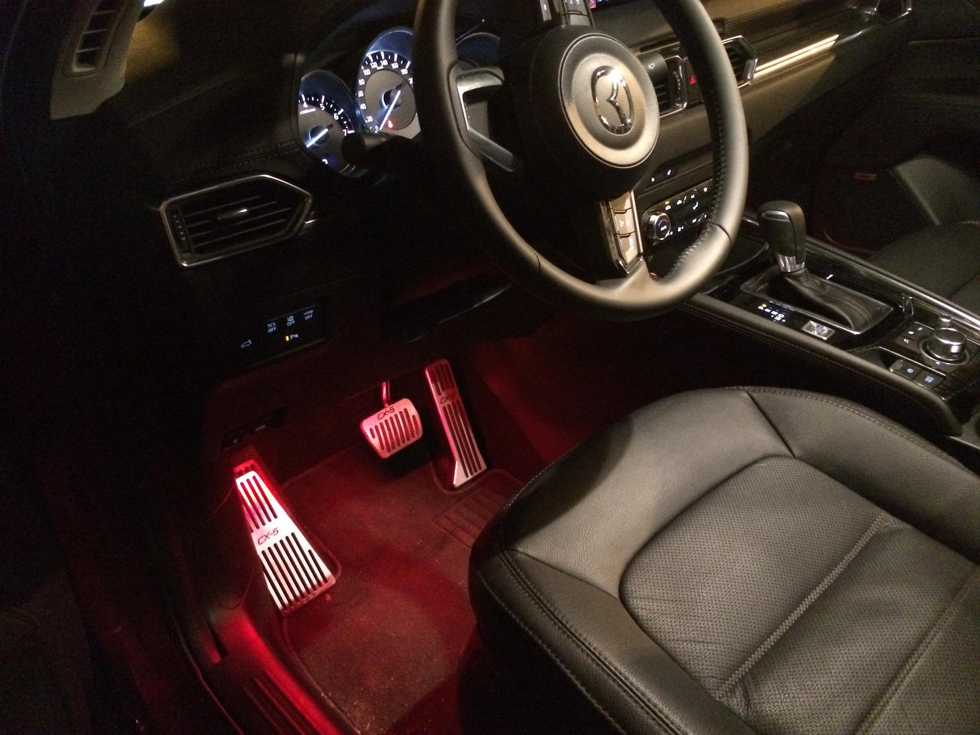 Подсветка мазда сх5. Подсветка салона Мазда сх5 2019. Подсветка ног Мазда СХ-5 2016. Подсветка ног Mazda CX-5. Подсветка салона Mazda CX-5.