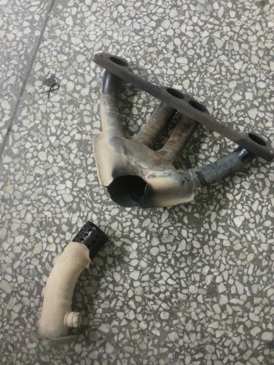 Замена выпускного коллектора — Lada Калина универсал, 1,6 л, 2008 года ...