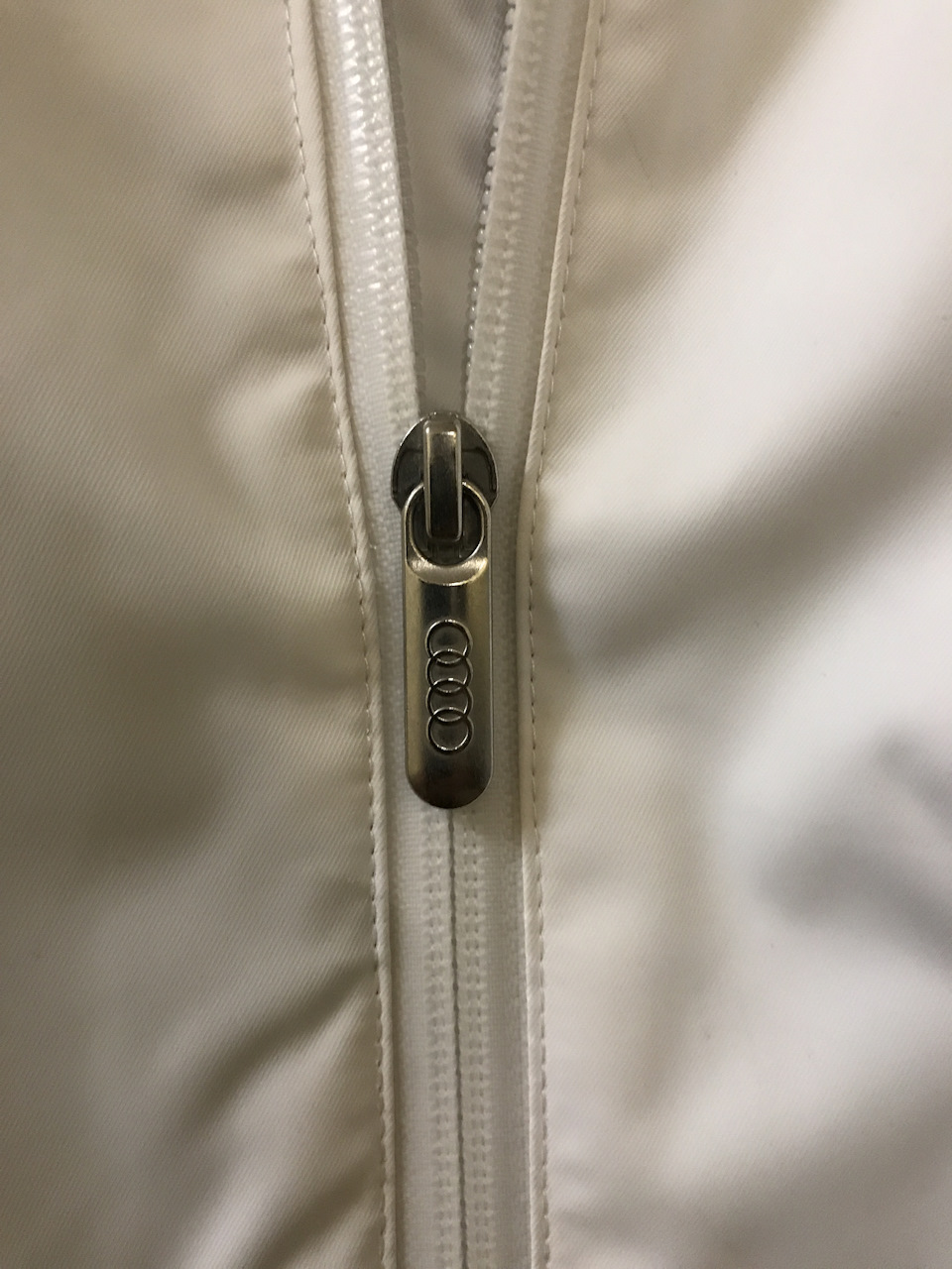 Очень понравилось качество молнии — добротная 👌Польша везде ток можно — Audi Allroad (C5)