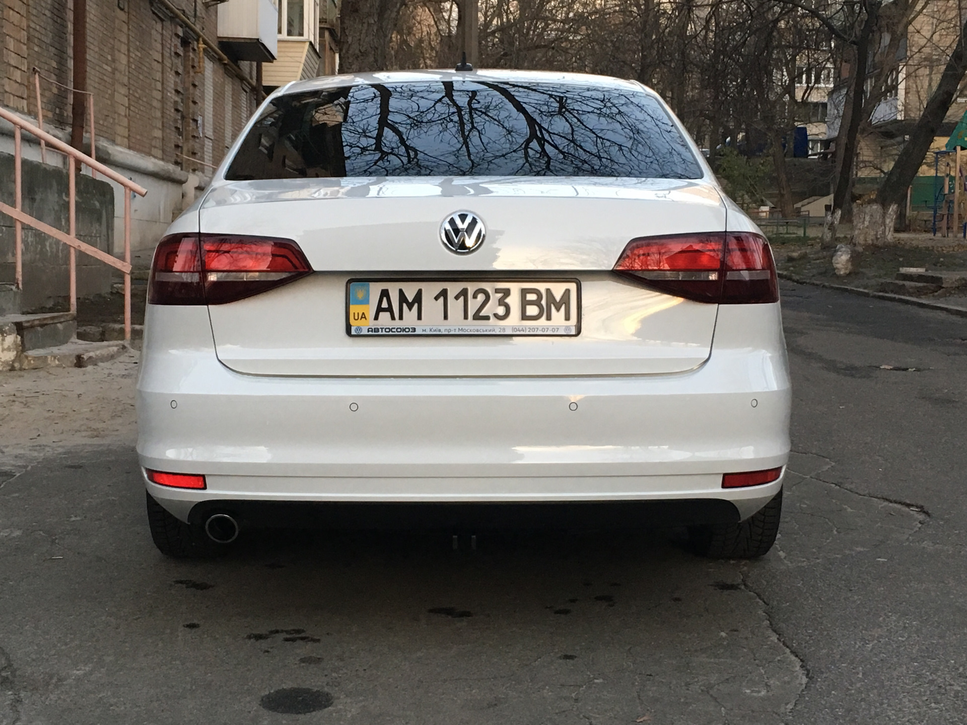 Фаркоп джетта. Фаркоп Джетта 6. Фаркоп Jetta 6. Фольксваген Джетта с фаркопом с завода.