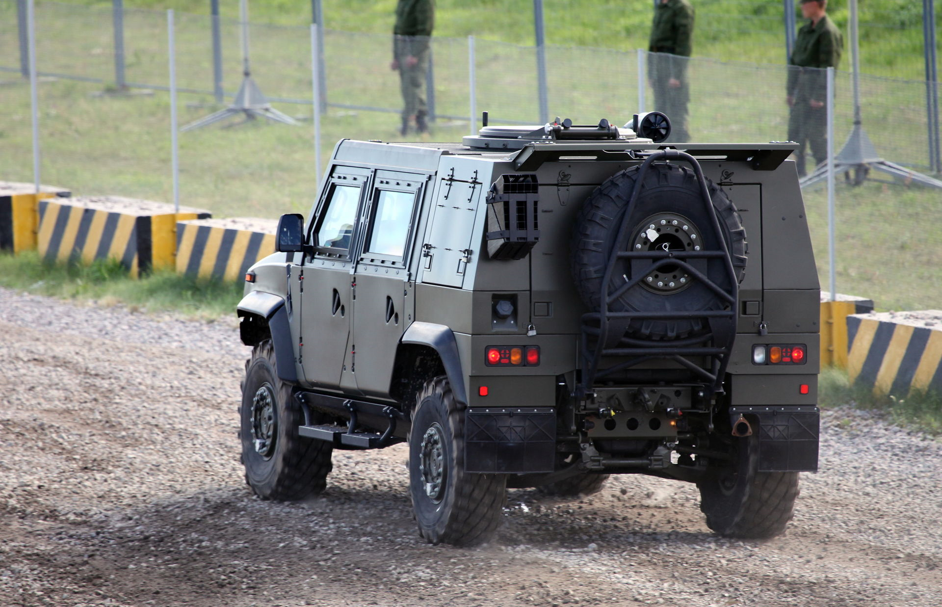 Бронеавтомобиль LMV m65 Рысь