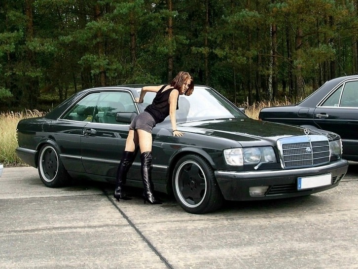 Mercedes w123 и девушка