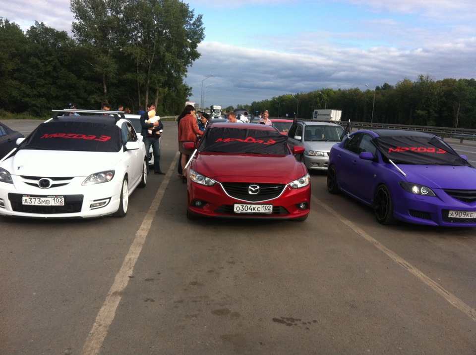 Встреча в Уфе кортежа с новыми трешками — Mazda 3 MPS (1G)