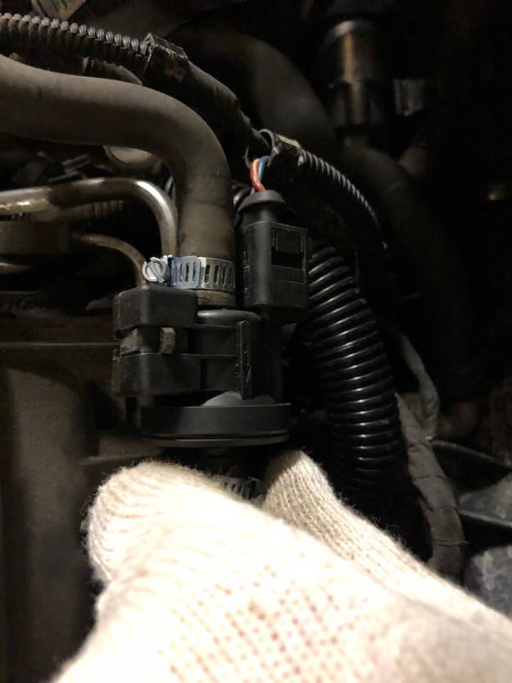 Замена адсорбера, клапана ВКГ, клапана N80, Стартера — Volkswagen ...