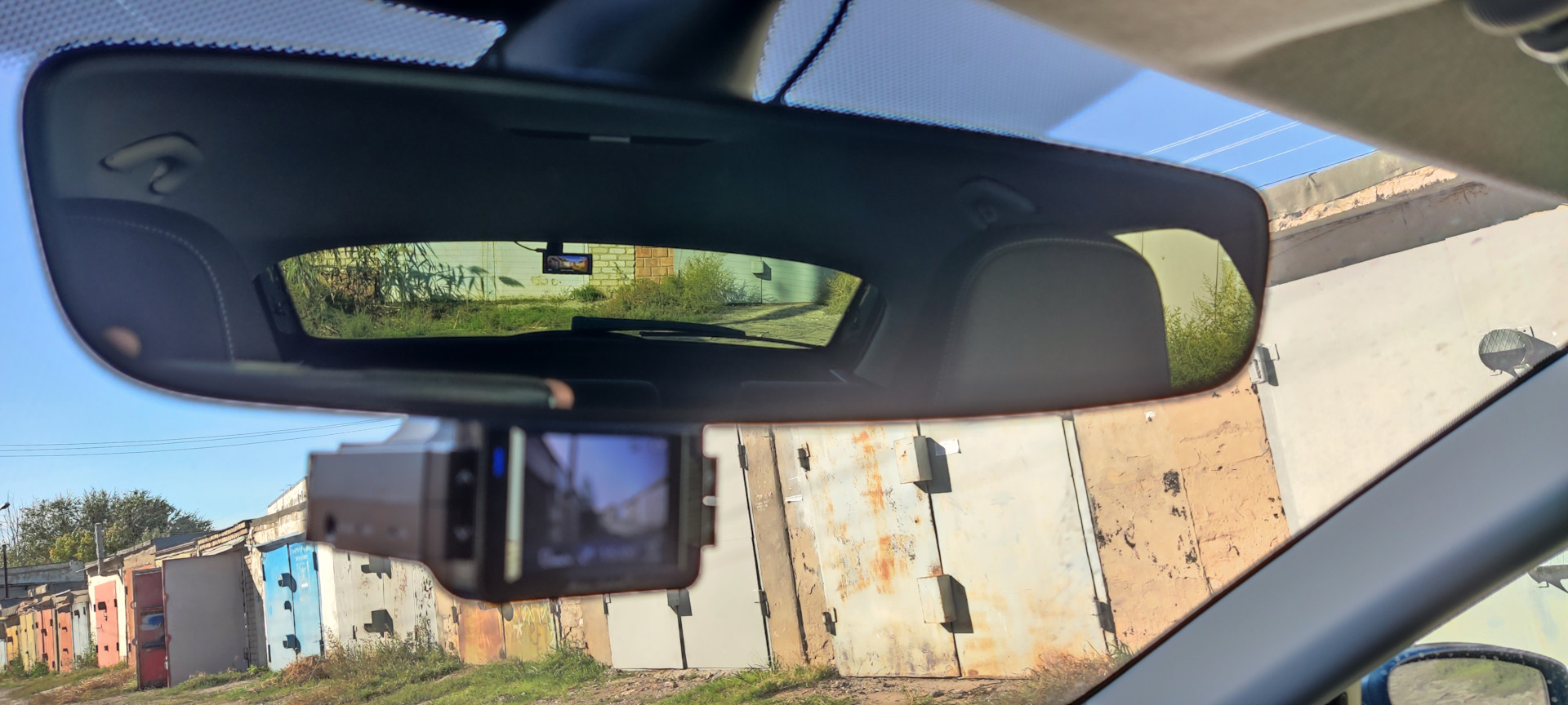 Установка видеорегистратора на заднее стекло — Skoda Rapid (2G), 1,6 л ...