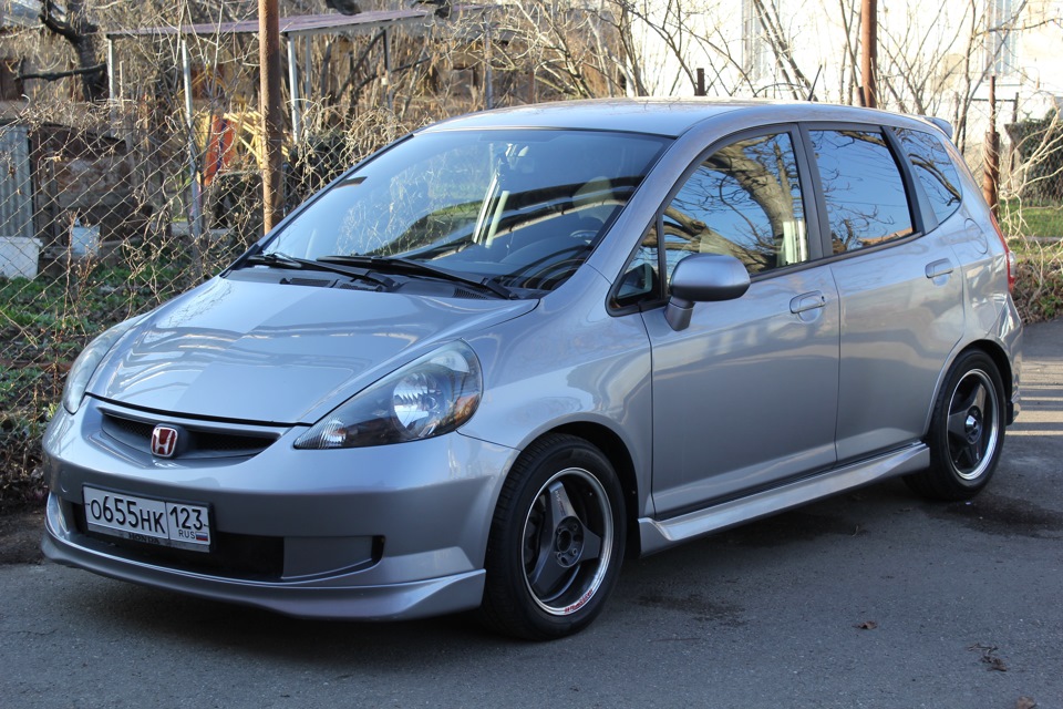 Фото машины honda fit