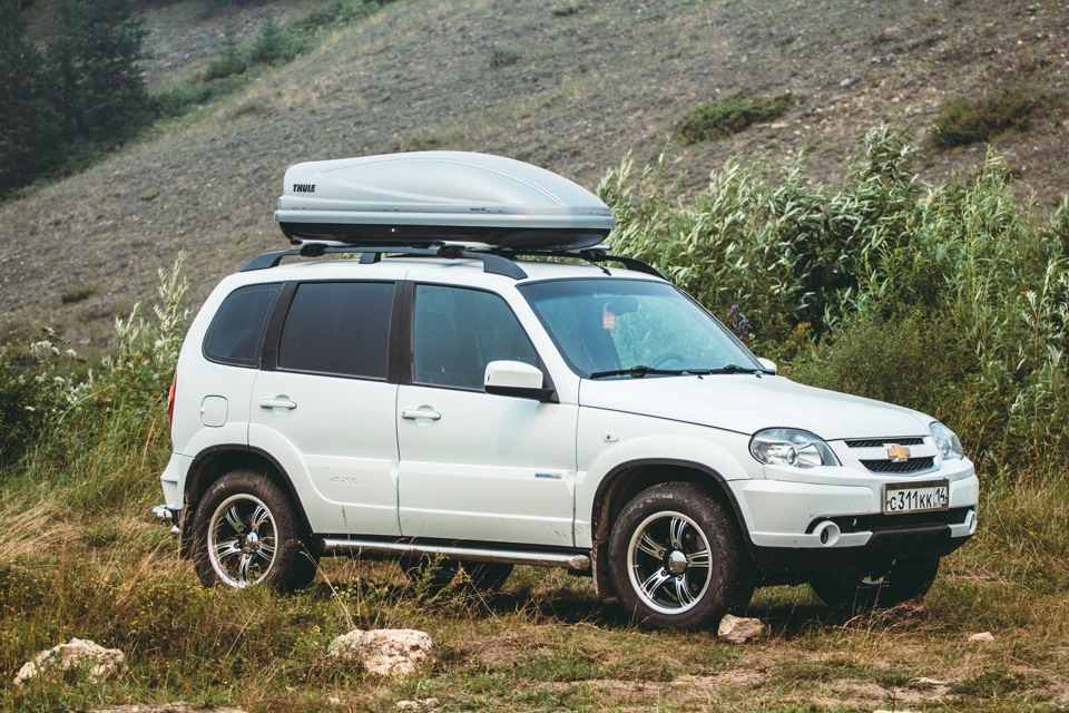 Chevrolet Niva белая Offroad