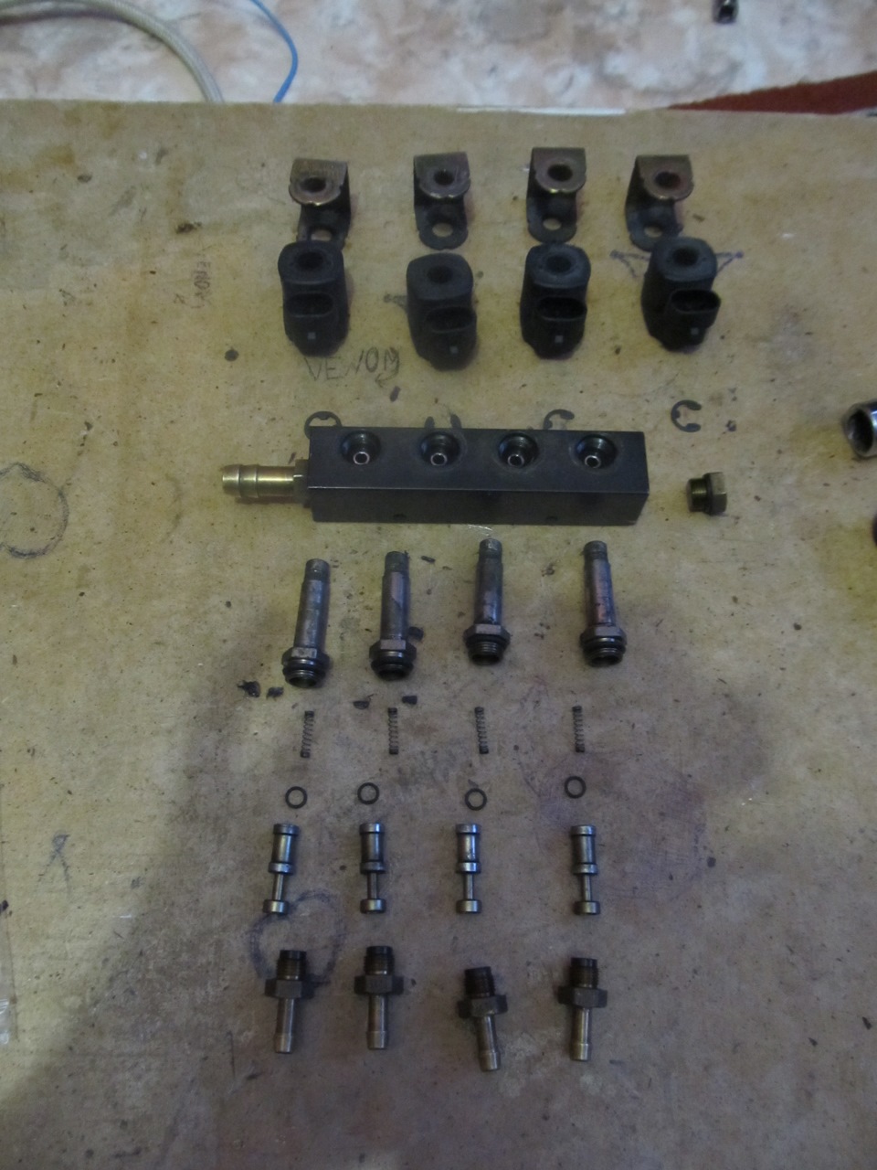 Ремонт газовых форсунок omvl. Форсунки гбо атикер. Гбо чистка форсунок 4. Чистка газовых форсунок 4 поколения. Как почистить форсунки гбо 4.